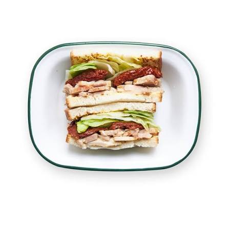 Sandwich poulet tomate un